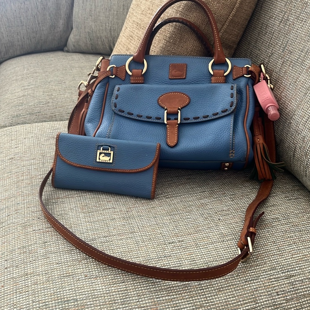 Dooney and Bourke wallet and bag set